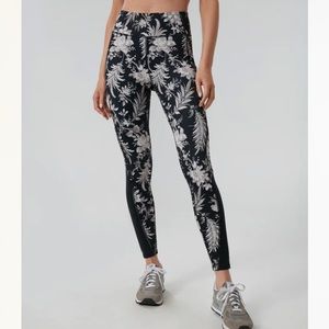 Tuckernuck TNuck Sport Ojai Vines High Rise Compression Leggings SZ L EUC